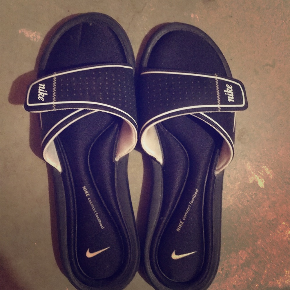 Nike slides/ flip flops
